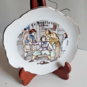 Assiette Porcelaine Vintage Décoratif Métier Vieux Paris XV° Siècle Le Dentiste - Imagen 1 de 4