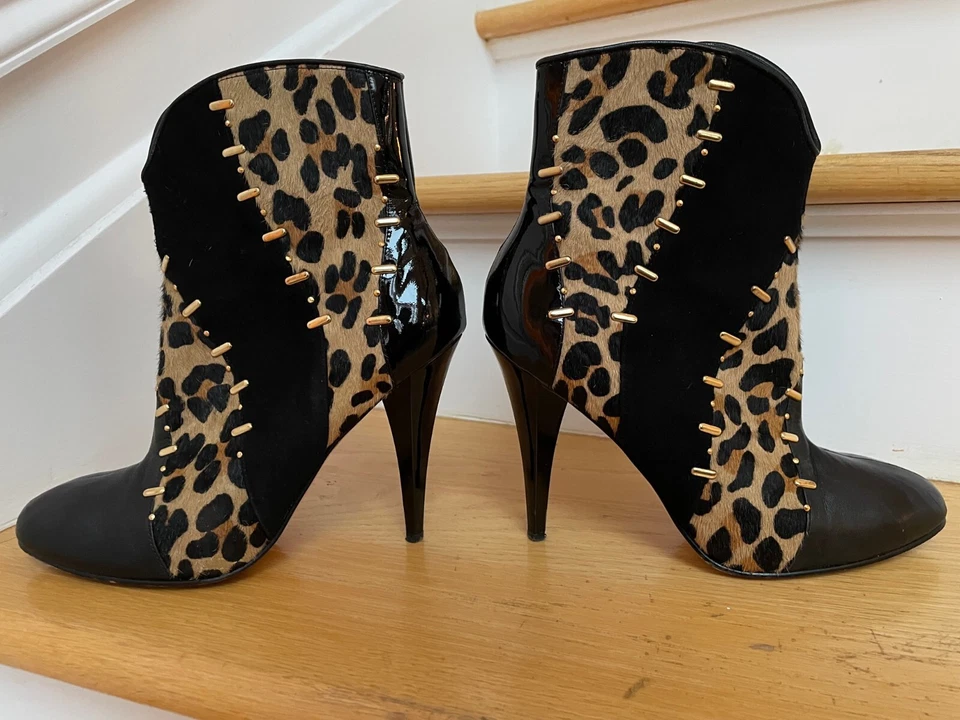 Botas de cuero negras con estampado de animales Beverly Feldman Chaos 8 Foto 1 de 4