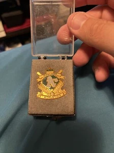 Oakland A’s  Cross Bats Pin MLB - Picture 1 of 2