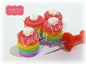 Casa delle bambole miniatura panetteria 4 pezzi.di crostate arcobaleno. Crostata a strati in miniatura A - Foto 1 di 5