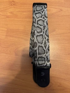 Correa de guitarra Planet Waves negra blanca gris con estampado de serpiente - Imagen 1 de 3