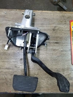 1997 Jaguar XJR Pedal Brake/Clutch Pedal Assembly - Image 1 of 4