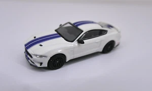 Minichamps 1:87 - Ford Mustang 2018 - bianco con strisce blu - 870087026 - Foto 1 di 2