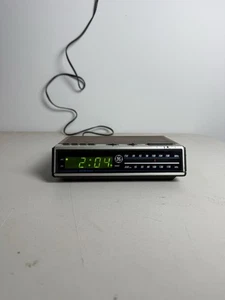 GE Digital Alarm Vintage AM/FM Clock Radio 1970's WOODGRAIN Model 7-4618B WORKS - Picture 1 of 9
