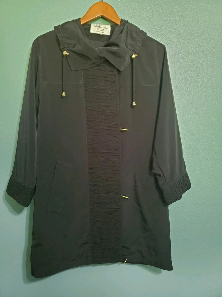 Abrigo Bellissima Fifth Avenue para mujer negro talla XS/P con capucha botones dorados Foto 1 de 4