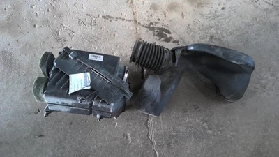 Used Air Cleaner Assembly fits: 2004 Chevrolet Silverado 1500 pickup w/o high ca Foto 1 de 4