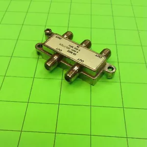 TV Television 32-3022 4 Way Splitter 5-900MHZ Coupling Connector - Picture 1 of 4