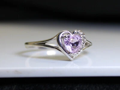 Precioso anillo de cóctel de oro blanco de 10 quilates con corazón de topacio rosa y diamantes para damas Foto 1 de 4