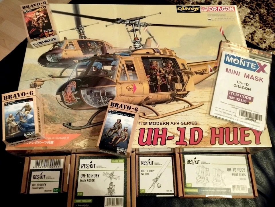 Modellbausatz 1:35 Dragon UH-1D Huey + sehr viel Zubehör - Bild 1 von 1