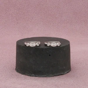 orecchini a cerchio huggie monaco diamante 0,15 ct oro bianco 18 kt bony levy - Foto 1 di 3