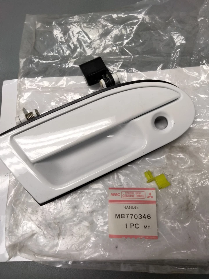 Передняя наружная ручка Mopar/Mitsubishi NOS Dr Rt. Dodge Stealth 91-94 и 3000 GT - Изображение 1 из 2