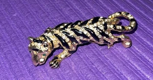 Vintage 1970s gold plated enamel Leopard Brooch Shoulder Hugger Jungle Cat - Picture 1 of 6