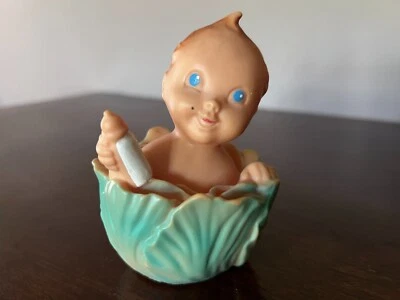 pouet bébé dans un chou - Photo 1/3