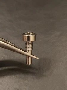 Oakley Minutenmaschine / Zeittank Ersatzband Gliederschraube  - Bild 1 von 4