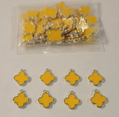 50 Dijes de joyería de trébol de cuatro hojas esmaltados amarillos personalizados plateados de 2 caras 15 mm Foto 1 de 2