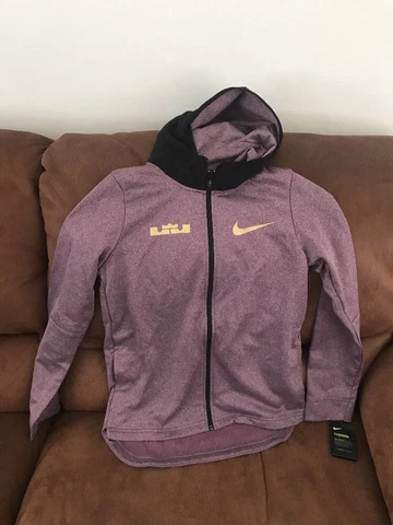 Nike Lebron James Basketball Therma Hoodie Swaeter NWT Size XL Youth Cover