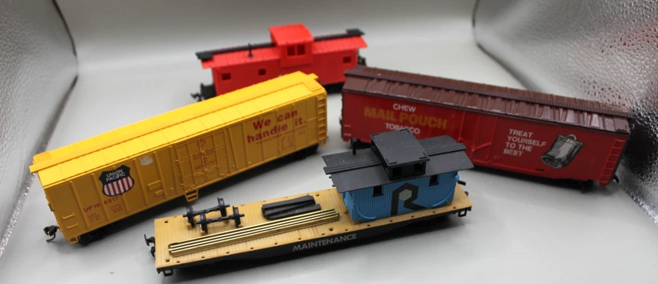 Vintage Lot HO Scale Box cars Tyco Bachmann - Image 1 of 4