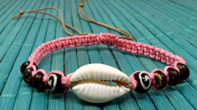 Pulseras ajustables de macramé Cowrie Shell con cuentas de madera - Elige tu color Foto 1 de 4