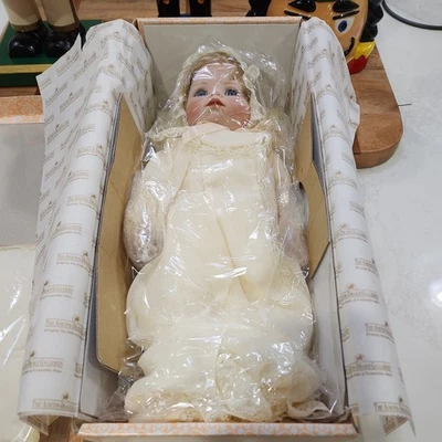 复古 1992 年 Ashton Drake 画廊“Carolin”娃娃 来自 Heart 系列  — 第 1/4 张图片