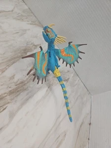 Figura How To Train Your Dragon Stormfly Nadder 2013 azul amarillo  - Imagen 1 de 9