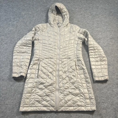 Parka acolchada ecológica The North Face Thermoball para mujer pequeña *manchada* ligera Foto 1 de 4