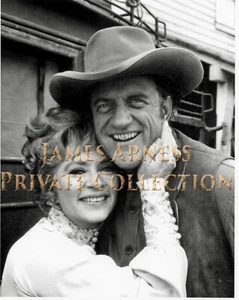 James Arness Gunsmoke Marshal Dillon "Matt & Kitty" 8 x 10 Photo #0831202 - Foto 1 di 2