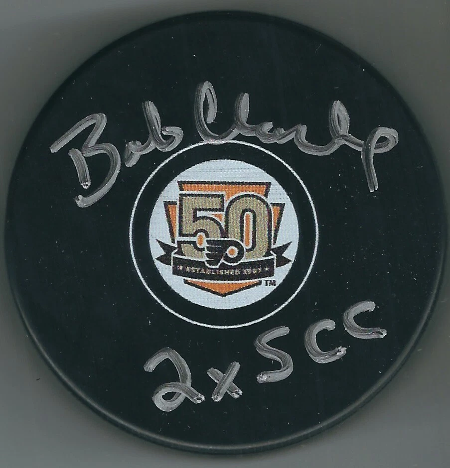 Autografiado Bobby Clarke "2X SCC" Philadelphia Flyers 50 Aniversario Puck Certificado de Autenticidad Foto 1 de 1