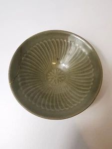 20th century Japanese Fine carved flowers celadon tea bowl #2 - Picture 1 of 13
