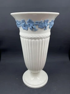 Wedgewood Lavender On Cream 8 inch Case - Picture 1 of 5