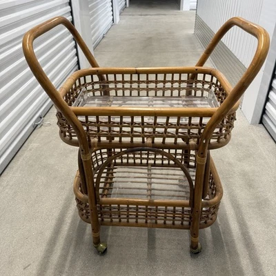 Carro de bar de ratán vintage - dos niveles con ruedas de latón - excelente estado de colección Foto 1 de 4