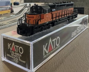 Kato N scale locomotive SD40-2 Mil Rd #30 with DCC Sound ESU Loksound Installed - Picture 1 of 7