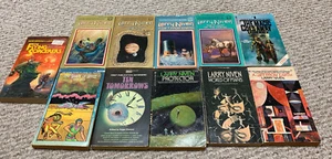 Lot of 11 vintage Larry Niven Sci-Fi paperback books - Picture 1 of 10