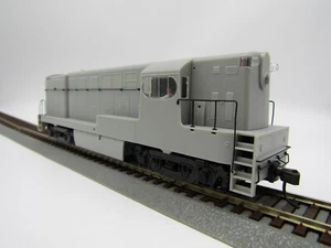 Atlas HO FM H15-44/H16-44 Loco - Undecorated Early Body/Body Rails (DCC Ready) - Picture 1 of 4