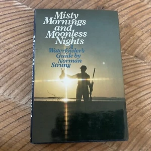MISTY MORNINGS AND MOONLESS NIGHTS A WATERFOWLER'S GUIDE By Norman Strung 1st Ed - Foto 1 di 5