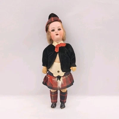 Boneca Bisque Alemã Vintage 250 em Roupa Tradicional Escocesa - Imagem 1 de 4