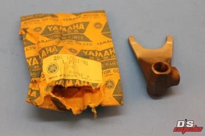 NOS Yamaha 1975 Yamaha YZ250 YZ360 RT2 RT3 Shift Fork 291-18511-01 - Image 1 of 4