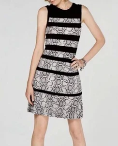 Vestido Michael Kors Nuevo con Etiquetas Talla M Negro Estampado Serpiente Rayas Ajuste y Acampanado con Dobladillo Patada - Imagen 1 de 8