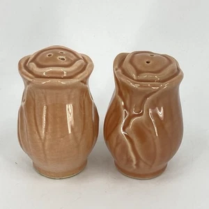 Peach Lotus Salt and Pepper Shakers Metlox Poppytrail Pink Vintage - Picture 1 of 3