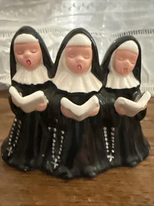 Department 56 Original Snow Village- 3 Nuns with Songbooks #5102-0 1987 Retired - Picture 1 of 7