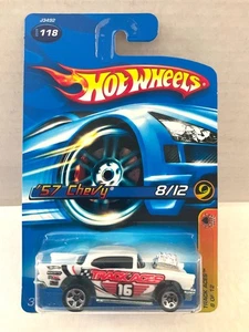 2006 Hot Wheels Track Aces 57 Chevy #118 - weiß, Kunststoffgehäuse, Metallbasis - Bild 1 von 4