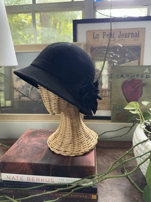 Sombrero negro estilo años 20’s, detalle floral, para mujer, 100 % lana Foto 1 de 3