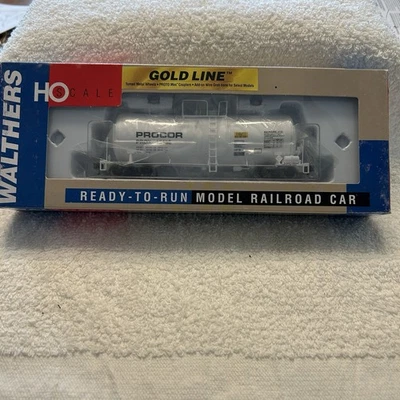 Walthers Gold Line 16K Funnel Flow Procor #15136 Tank Car - Image 1 of 4