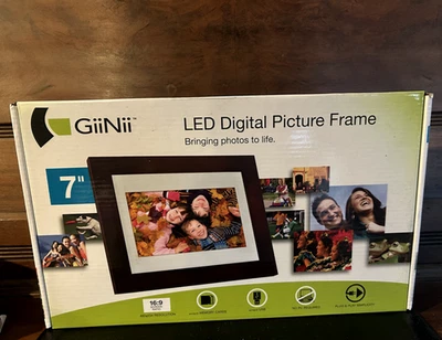 GiiNii 7" LED Digital Picture Photo Frame Clock & Calendar Brown GT-702P - Image 1 of 4
