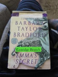 Emmas Geheimnis..Barbara Taylor Bradford..8 Kassetten - Bild 1 von 6