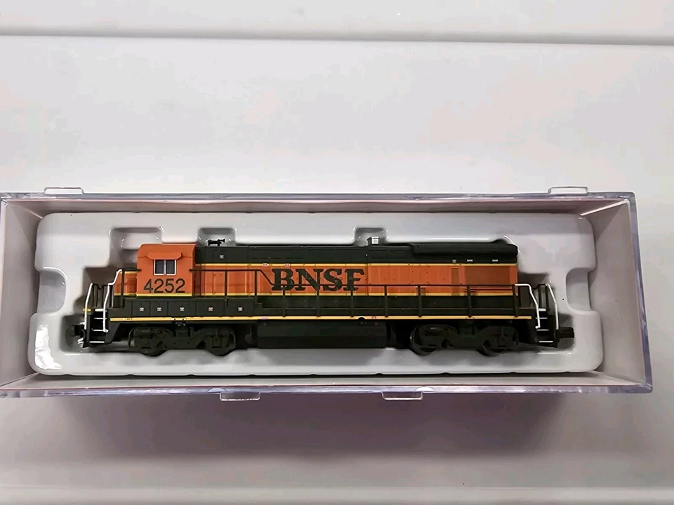N Scale Atlas 49709 BNSF Railway GE B23-7 Diesel Locomotive #4252 - DCC Ready - Image 1 of 4