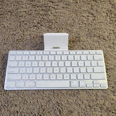 Apple iPad Tastiera Dock per Connettore 30 Pin 1° 2° 3° Generazione A1359 Bianco - Immagine 1 di 4