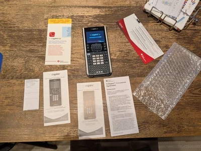 Texas Instruments TI-Nspire CX CAS Handheld - Grafiktaschenrechner - Bild 1 von 4