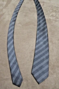 Silvio Fiorello Italy Men's Silver Silk Necktie Tie - Picture 1 of 6