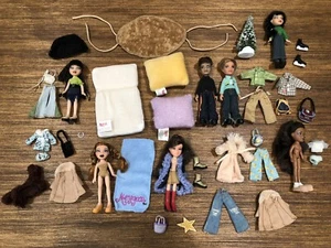 Lotto Bambole Lil’ Bratz 4,5” Abiti Accessori Vestiti Scarpe Mini Sasha Slumber - Foto 1 di 12