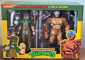 Paquete de 2 figuras de acción NECA Tortuga Ninja Tortuga Tortuga Torcida y Soldado de Rock TMNT Nuevo D3 - Imagen 1 de 3
